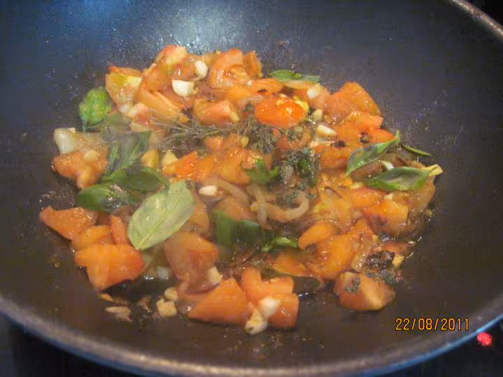 Morue a la sauce tomate et basilic cougettes