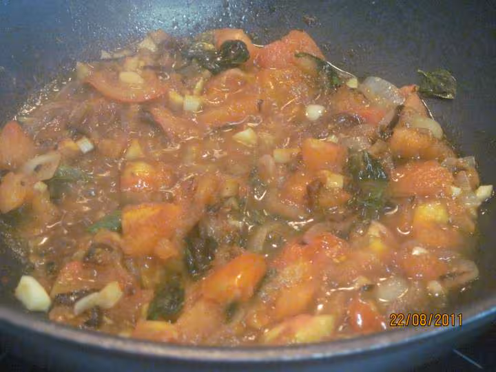 Morue a la sauce tomate et basilic cougettes