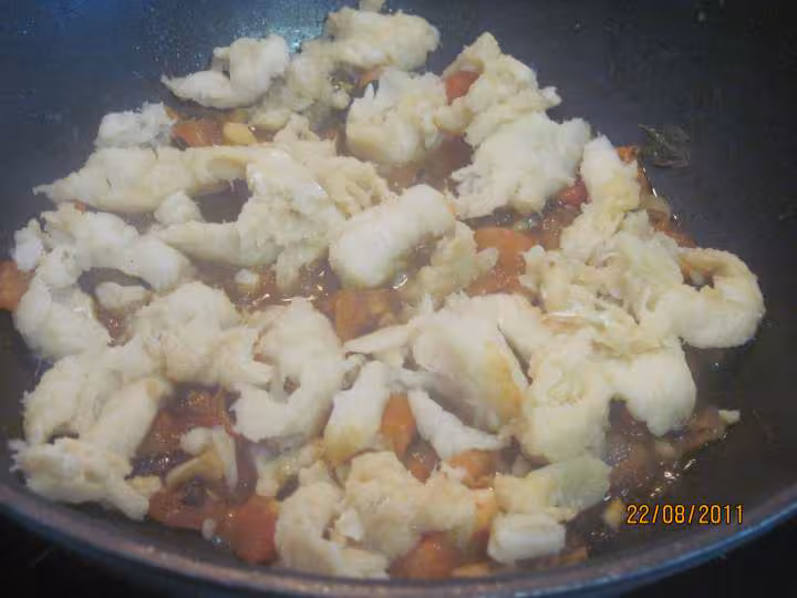 Morue a la sauce tomate et basilic cougettes