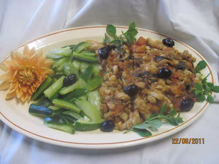 Morue a la sauce tomate et basilic cougettes