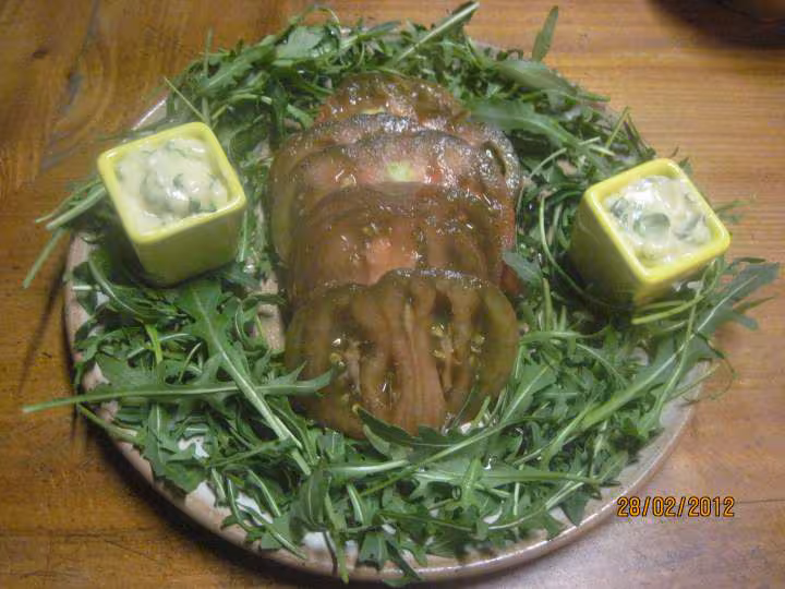 Nid de roquette aux tomates noires