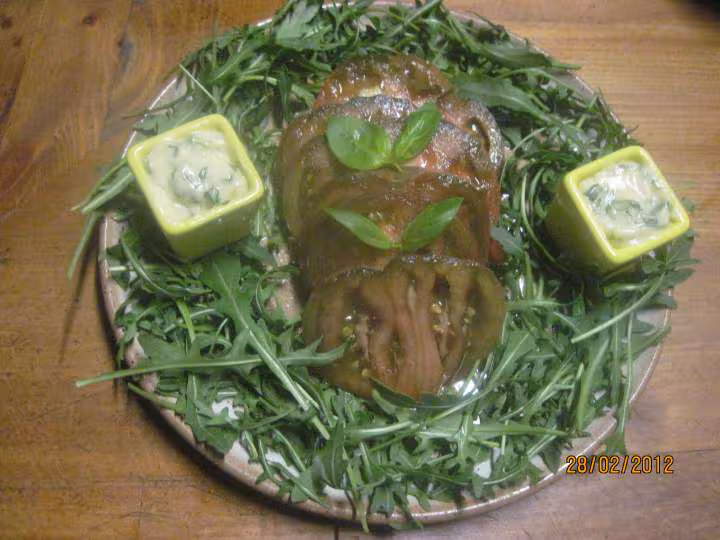Nid de roquette aux tomates noires