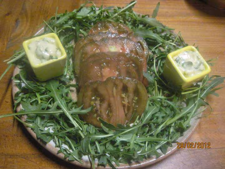 Nid de roquette aux tomates noires
