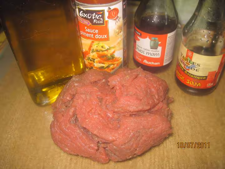 Nouille chinoise aux boulettes de viande hachee