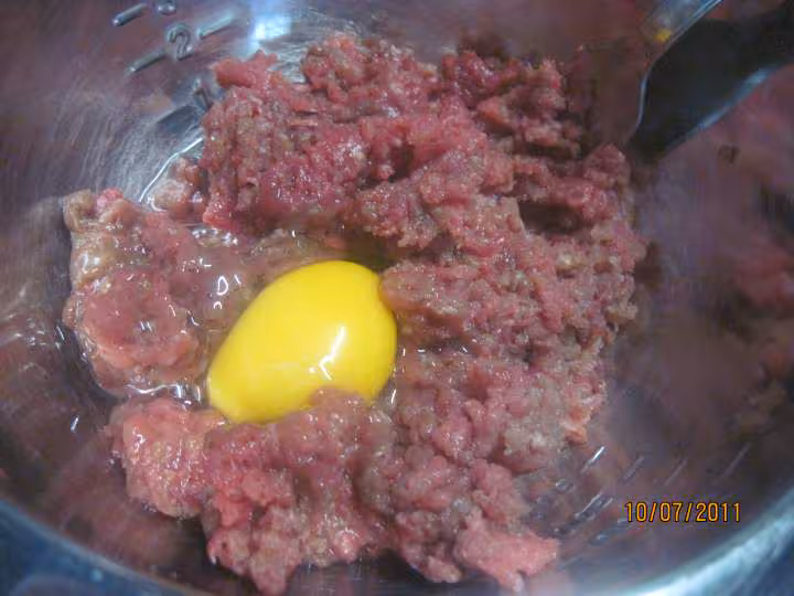 Nouille chinoise aux boulettes de viande hachee