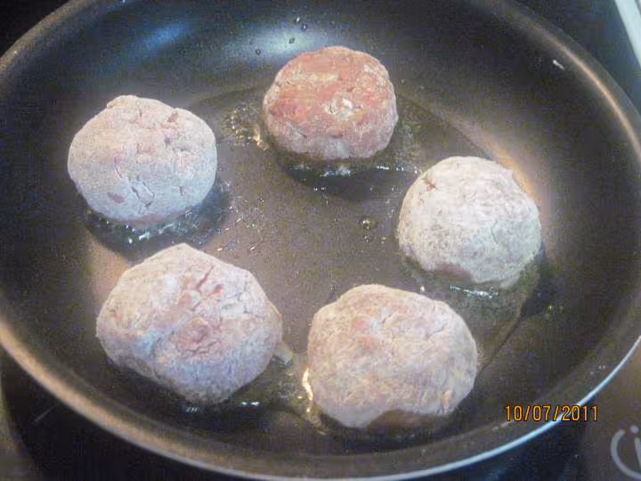 Nouille chinoise aux boulettes de viande hachee