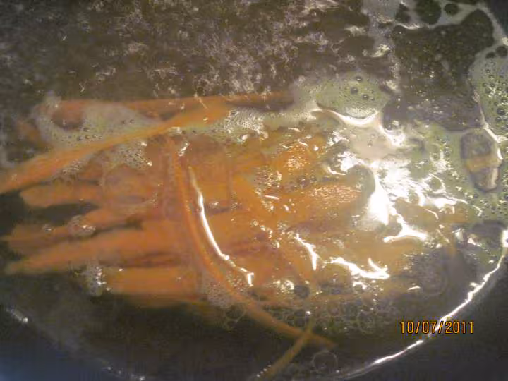 Nouille chinoise aux boulettes de viande hachee