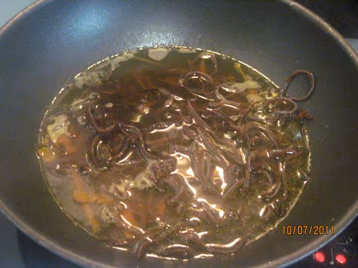 Nouille chinoise aux boulettes de viande hachee