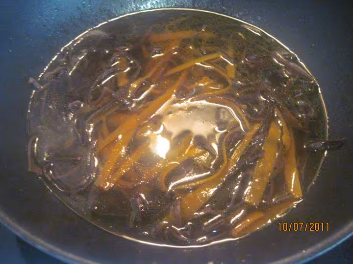 Nouille chinoise aux boulettes de viande hachee