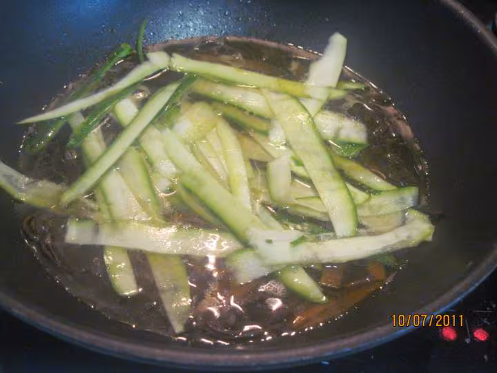 Nouille chinoise aux boulettes de viande hachee