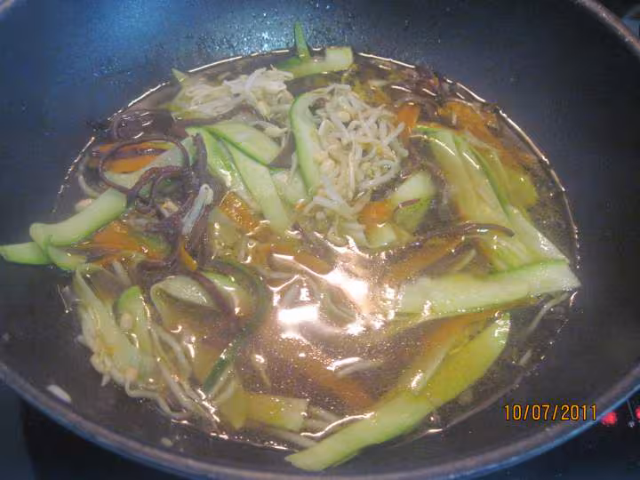 Nouille chinoise aux boulettes de viande hachee