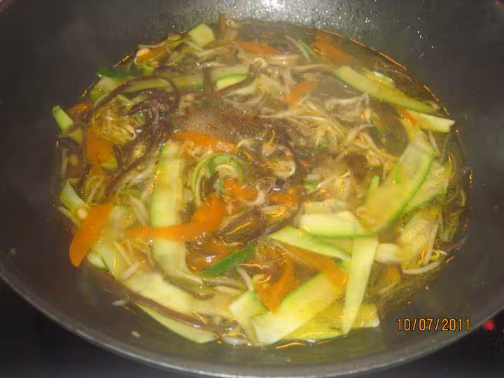 Nouille chinoise aux boulettes de viande hachee
