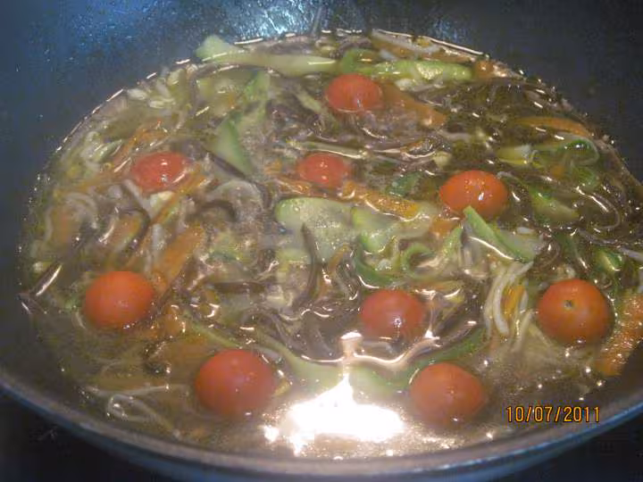 Nouille chinoise aux boulettes de viande hachee