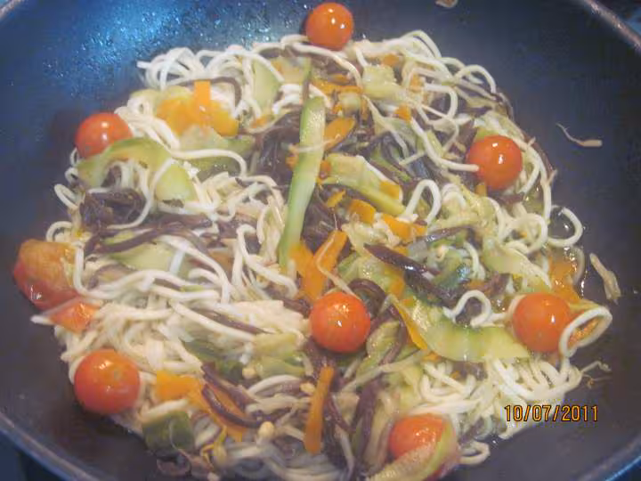 Nouille chinoise aux boulettes de viande hachee