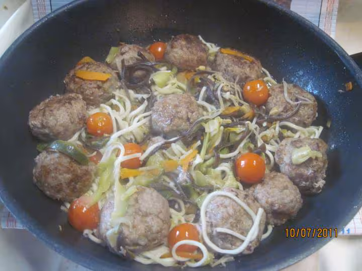 Nouille chinoise aux boulettes de viande hachee