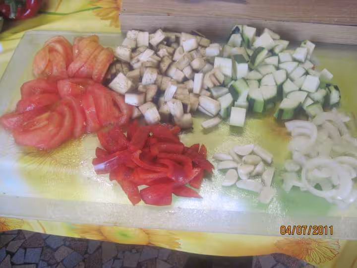 Oeufs sur le plat aux legumes de saison
