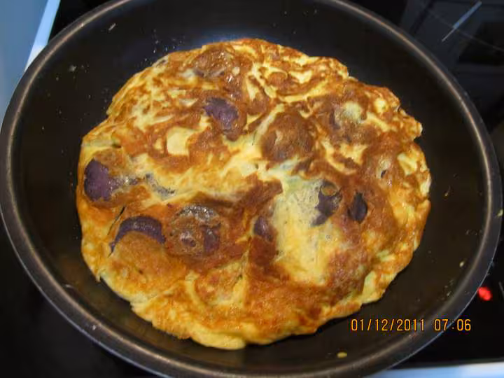 Omelette aux pommes de terre vitelottes