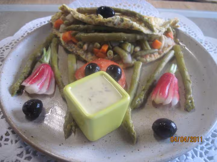 Omelettes garnies aux petits legumes