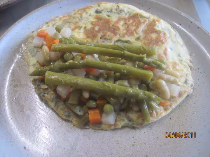 Omelettes garnies aux petits legumes