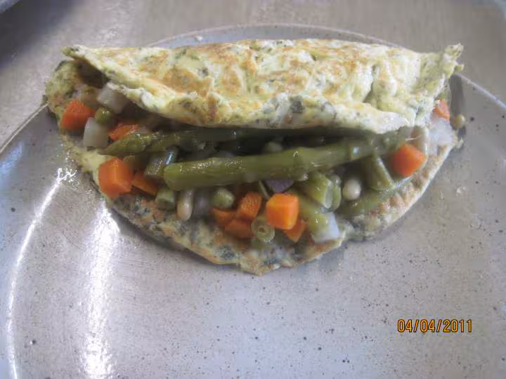 Omelettes garnies aux petits legumes