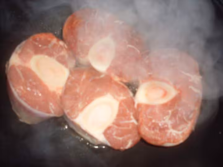 Osso bucco aux champignons sauter de courgettes