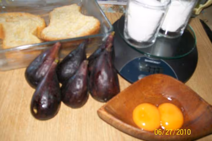 Pain de mie aux figues creme anglaise