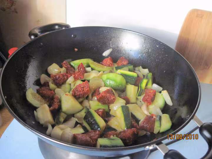 Pate aux chorizo amp legumes en wok