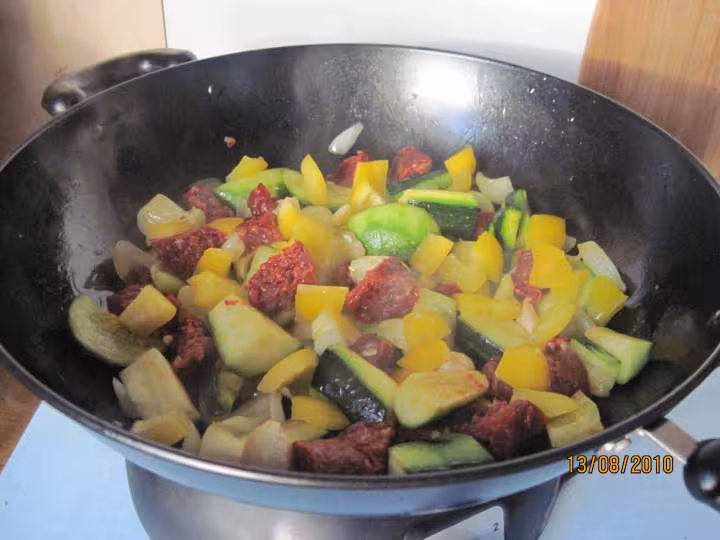 Pate aux chorizo amp legumes en wok