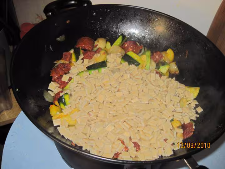 Pate aux chorizo amp legumes en wok