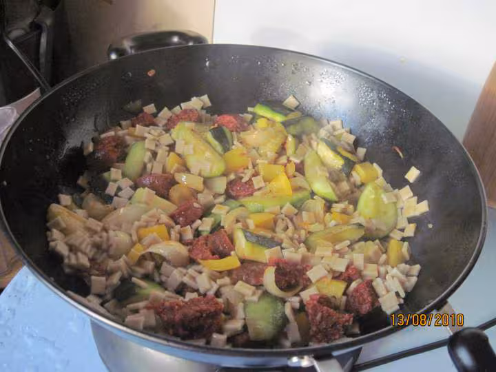 Pate aux chorizo amp legumes en wok