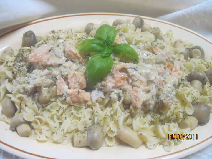 Pate aux poissons champignons en sauce