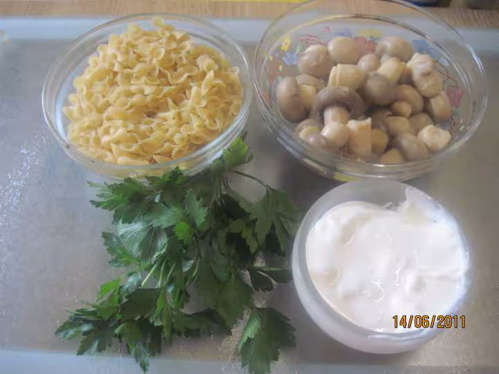 Pate aux poissons champignons en sauce