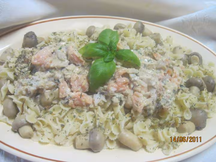 Pate aux poissons champignons en sauce