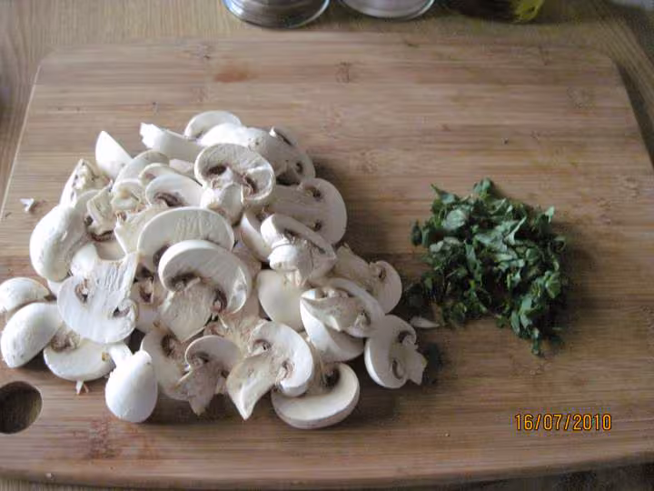 Pate de savoie aux champignons et creme fraiche