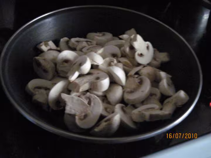 Pate de savoie aux champignons et creme fraiche
