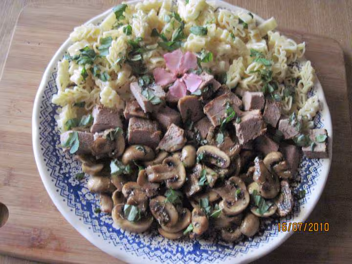 Pate de savoie aux champignons et creme fraiche