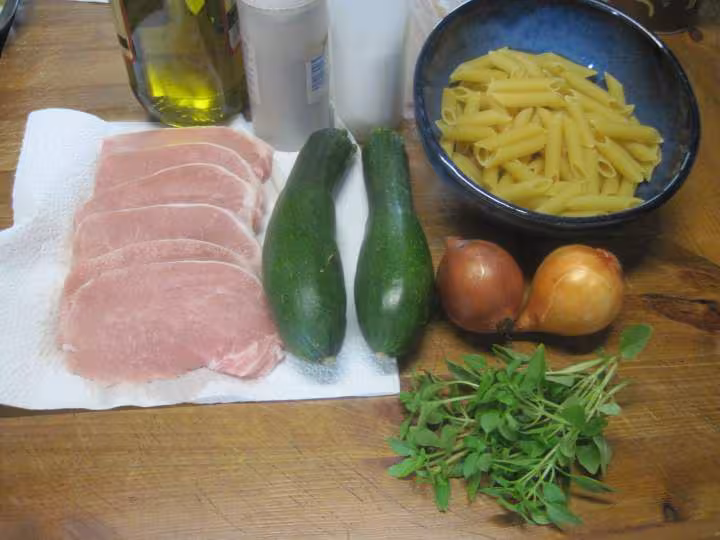 Pate penne aux courgettes et steaks de porc