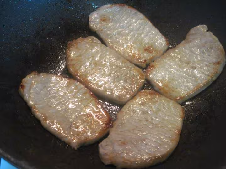Pate penne aux courgettes et steaks de porc