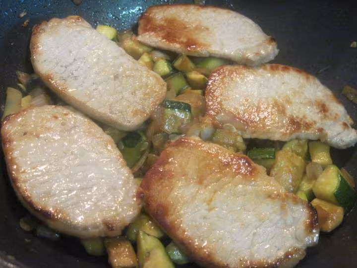 Pate penne aux courgettes et steaks de porc