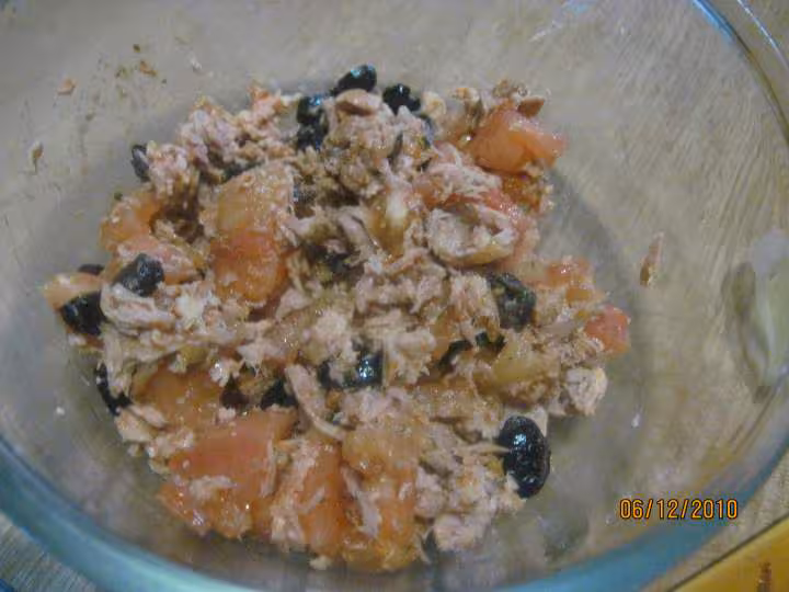 Pate spaetzle en sauce thon tomate olives noires