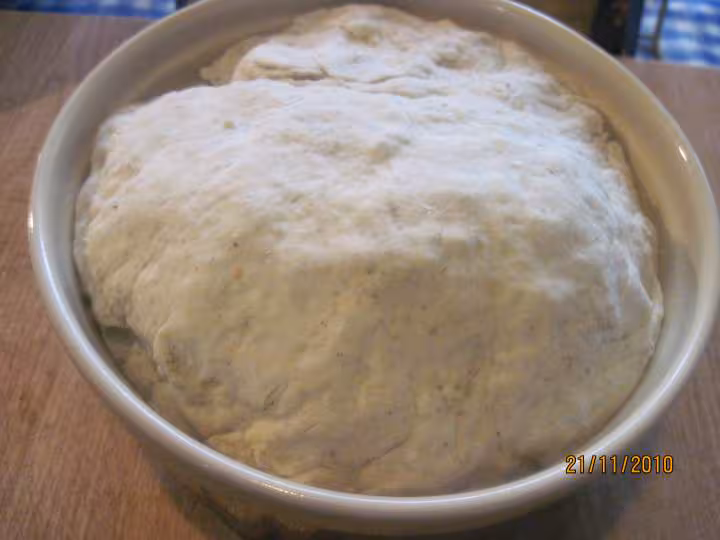Pates a pizzas aromatisees et nature congeles