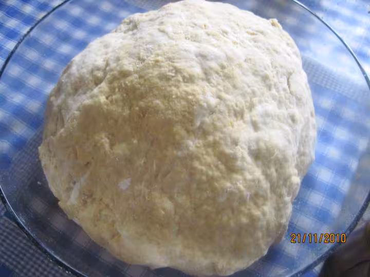 Pates a pizzas aromatisees et nature congeles
