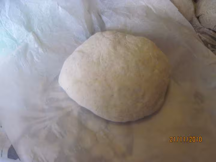 Pates a pizzas aromatisees et nature congeles