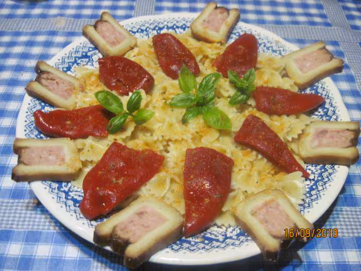 Pates aux poivrons rouges et pate en croute