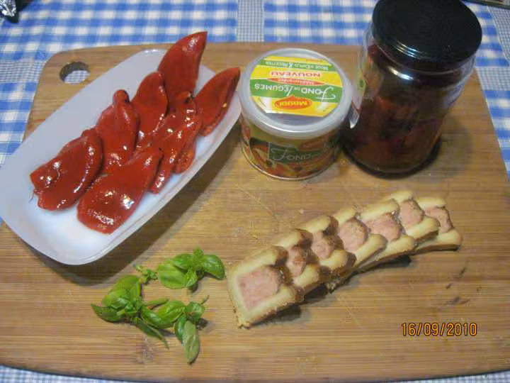 Pates aux poivrons rouges et pate en croute