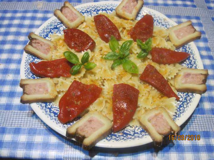 Pates aux poivrons rouges et pate en croute