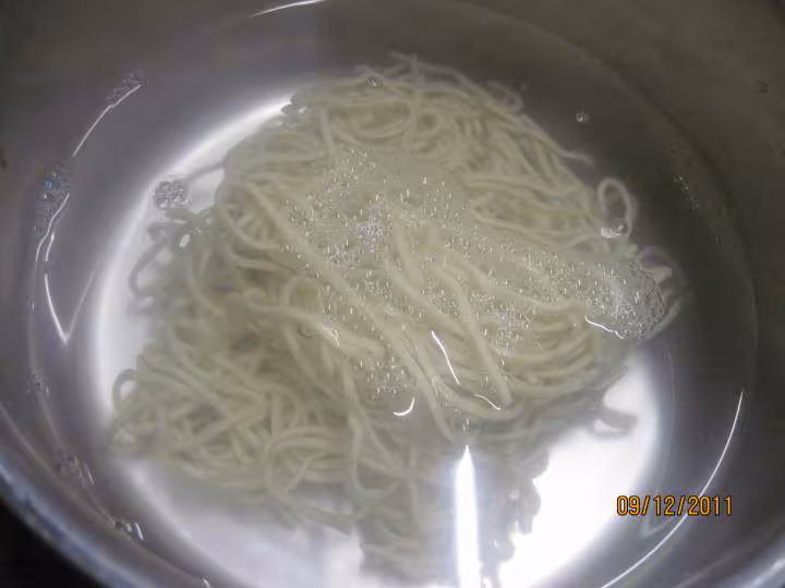 Pates chinoise aux legumes de julienne et fruits mer