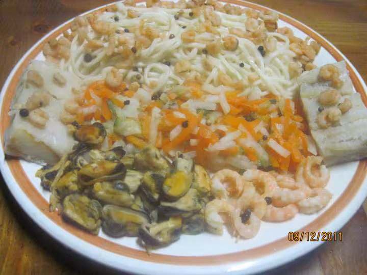 Pates chinoise aux legumes de julienne et fruits mer