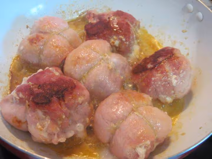 Paupiettes de porc aux legumes a la sauce tomate