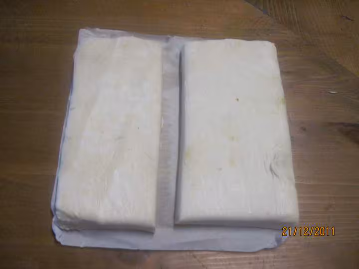 Petites baguettes feuilletes aux epices sales